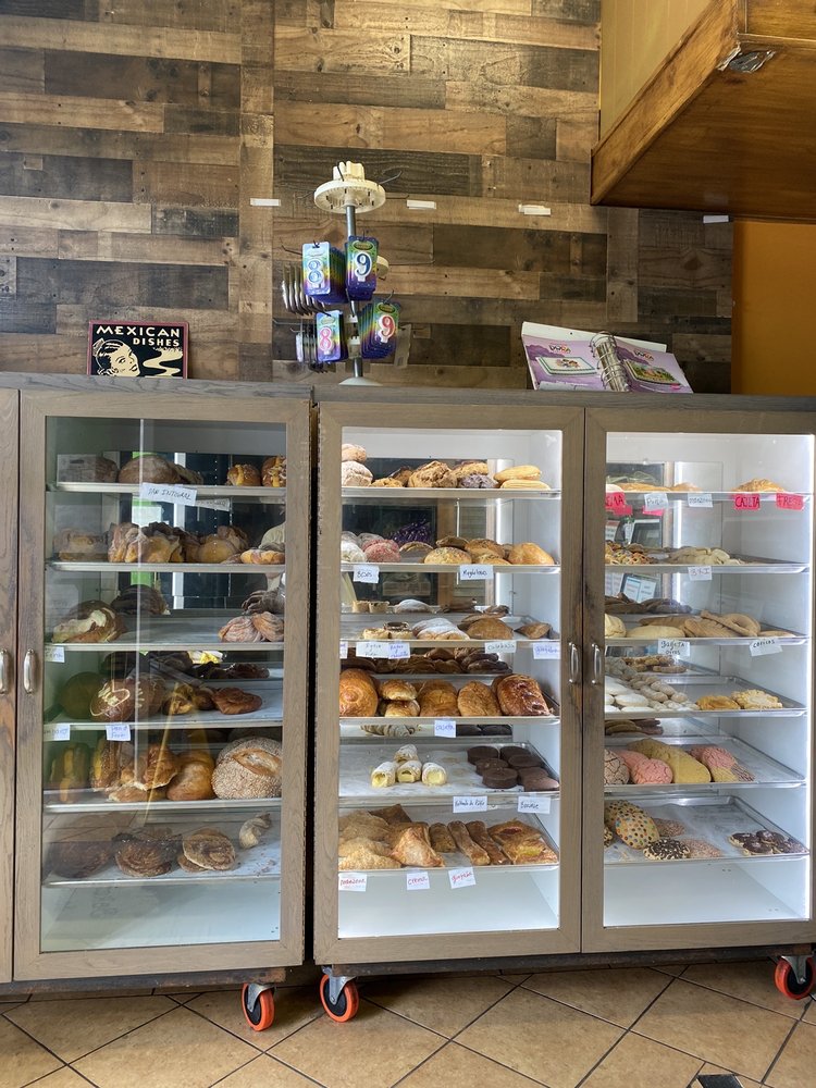 Los Tarascos Bakery and Deli