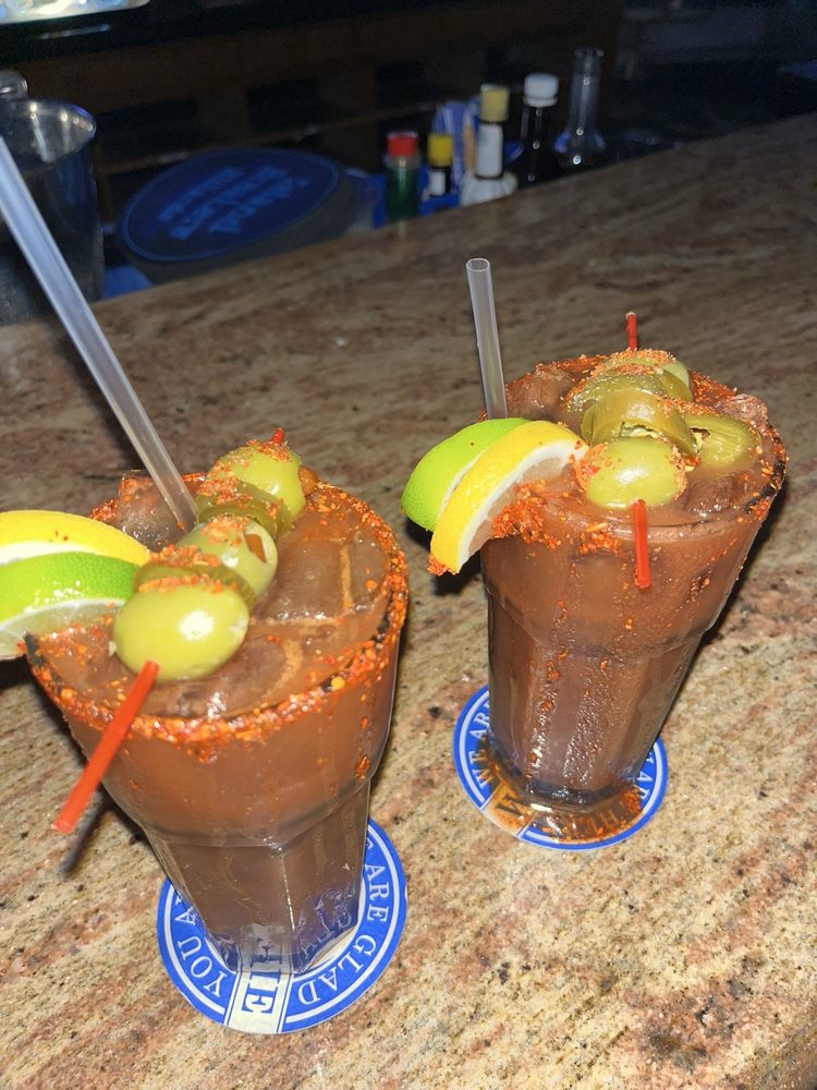 Island Breakers Billiards Sports Bar Image