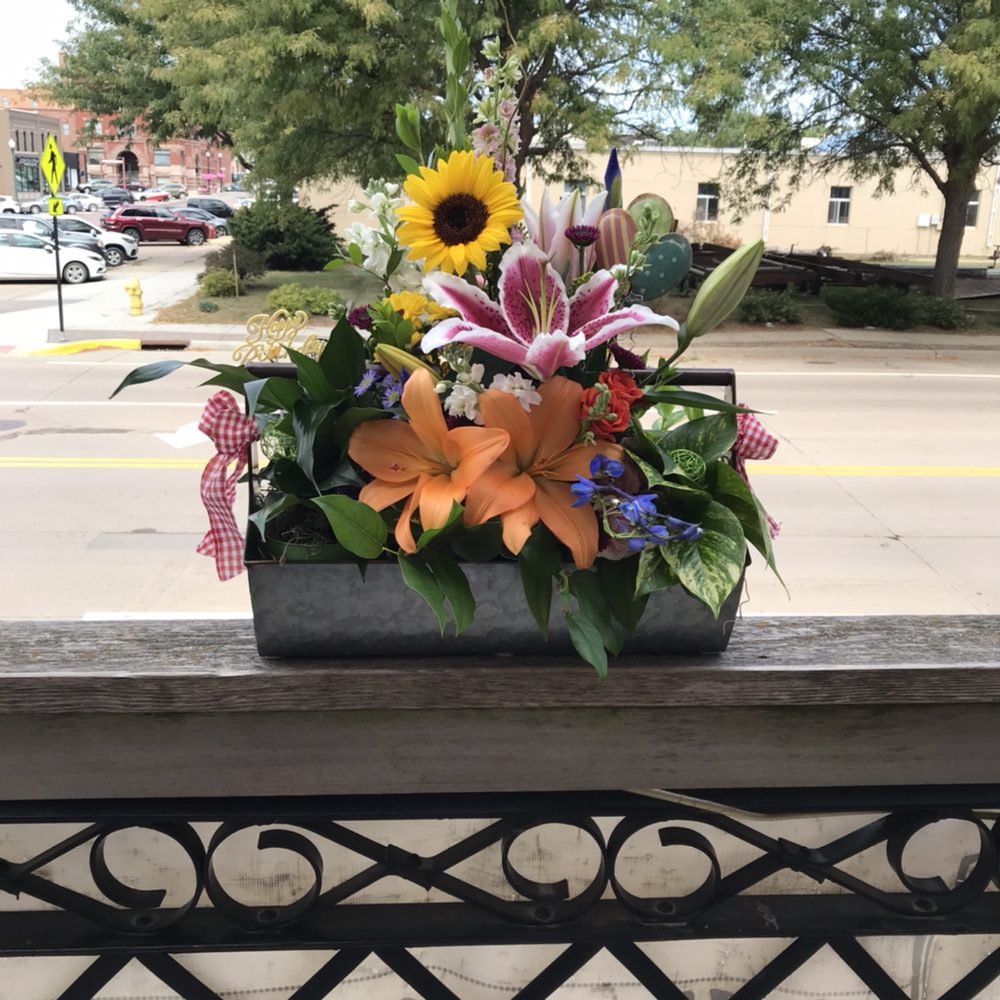 image of business L Lenae Designs & Floral