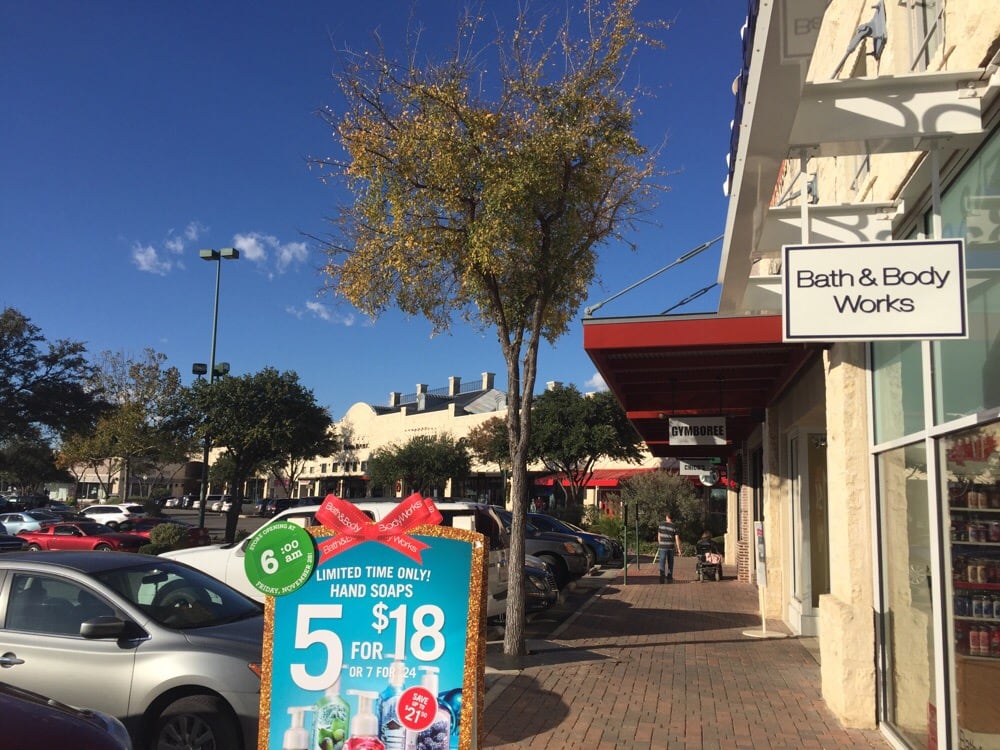Huebner Oaks Shopping Center