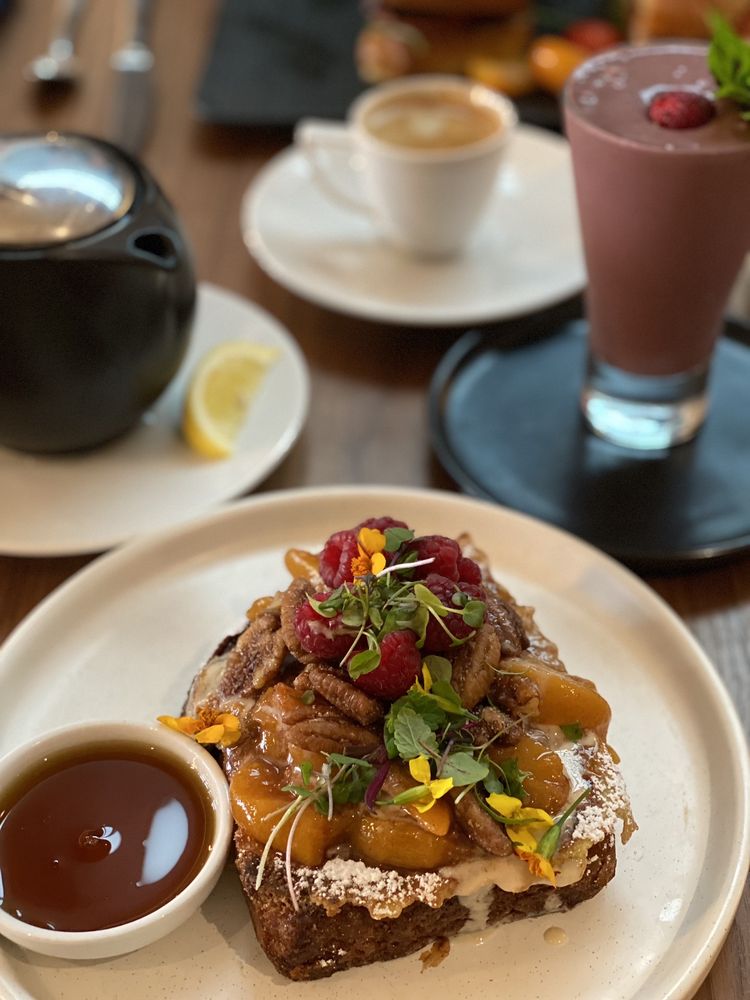 VIEW Restaurant & Lounge VIEW Restaurant & Lounge