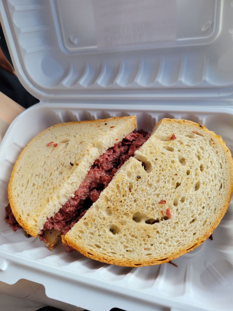Manny's Deli Stop