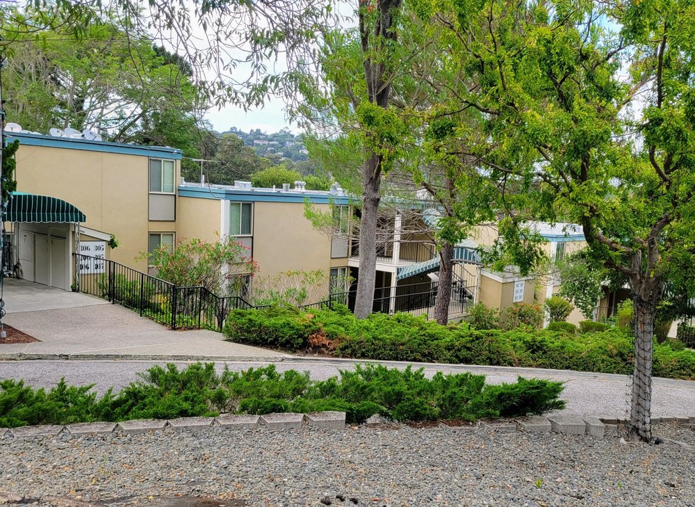 Carlmont Comstock Apartments