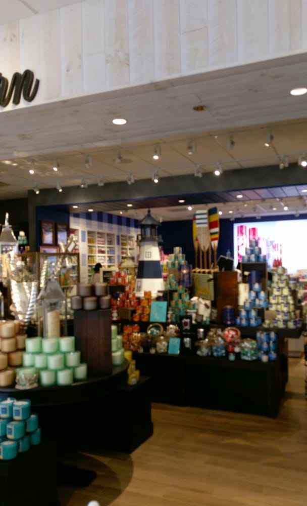 Bath & Body Works - 18 Photos & 18 Reviews - Cosmetics ...