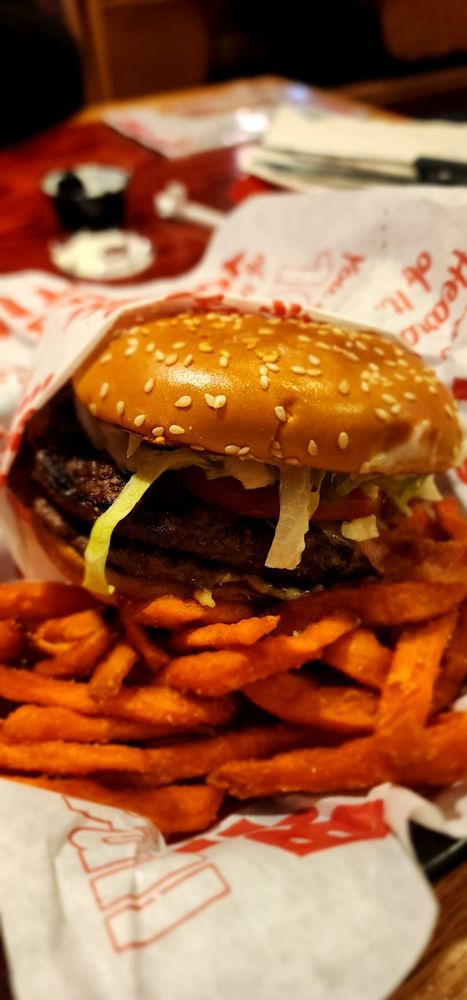 Red Robin Gourmet Burgers and Brews