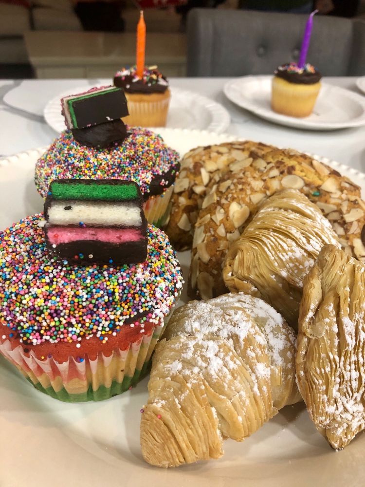 Cafe Piccolo Pastry & Bagels