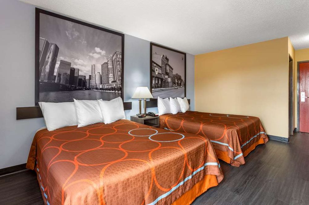 Super 8 by Wyndham Litchfield