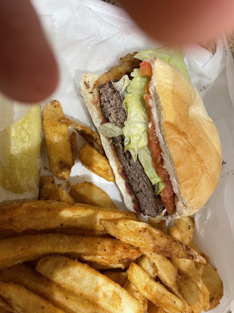 Clubhouse Bar and Grill Image