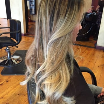 High contrast Balayage highlight blending dark roots into