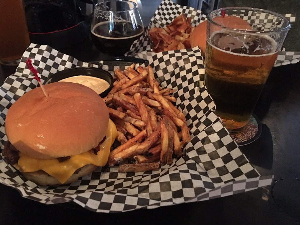 JL Beers 41 Photos & 175 Reviews Burgers 323 S Phillips Ave