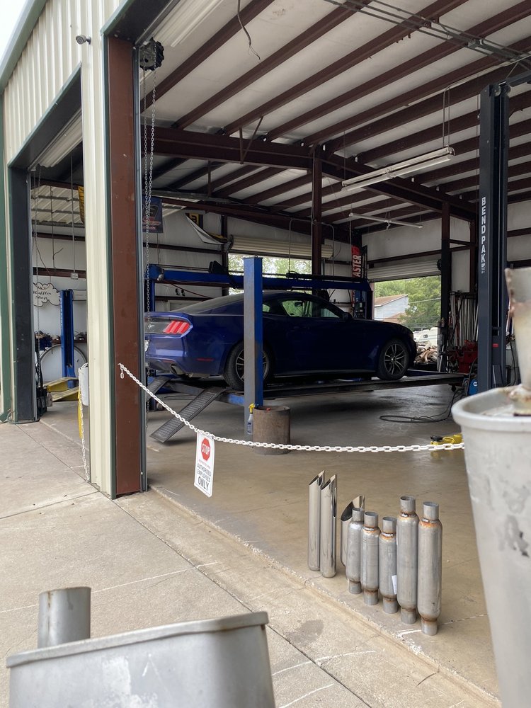 183 Muffler Shop, Lockhart Roadtrippers