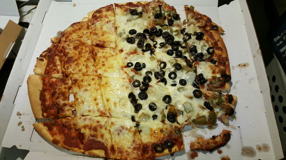 My Rather Poorly Cut 16 Pizza Yelp Photo Of Zacarelli S Pizza Bridgeview Il United States My Rather Poorly Cut