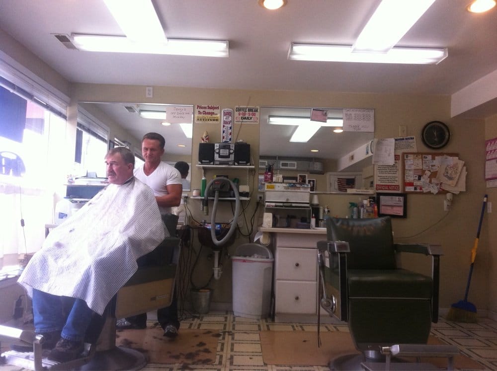 Tom’s Barber Shop Barbers 7816 Hamilton Ave, Mt. Healthy