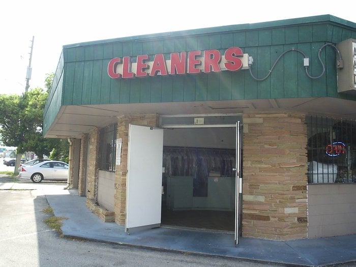 Adams Dry Cleaners 14 Reviews Dry Cleaning 2525 E South St
