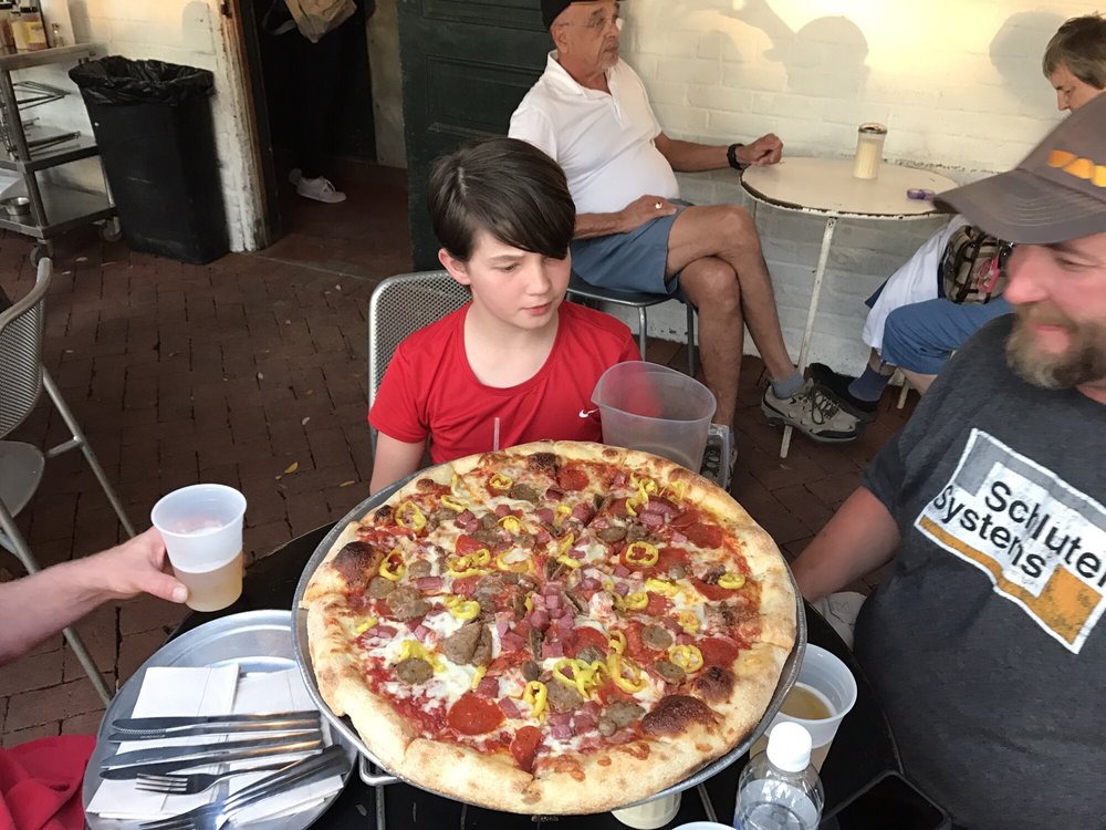 Vinnie Van GoGo’s 483 Photos & 943 Reviews Pizza 317 W Bryan St