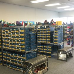 brooks running outlet