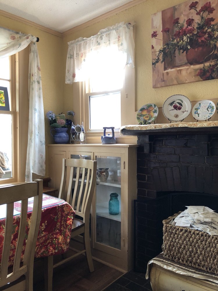 Creative Breakfast Lunch Fare Served Up In Adorable Atmosphere