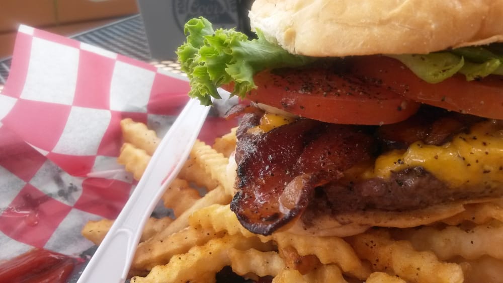 Vic S Bar Grill 11 Photos 32 Reviews Bars 7900 Quamo Photo Of Vic S Bar Grill Victoria Mn United States Bacon Cheeseburger