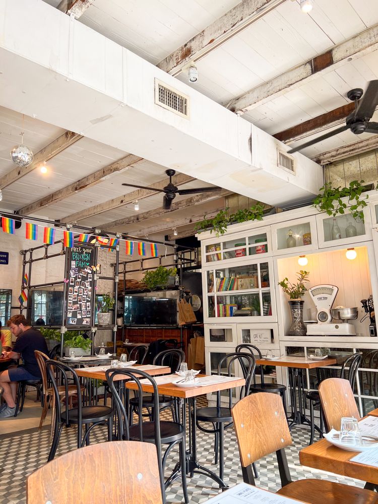 12 Chairs Cafe