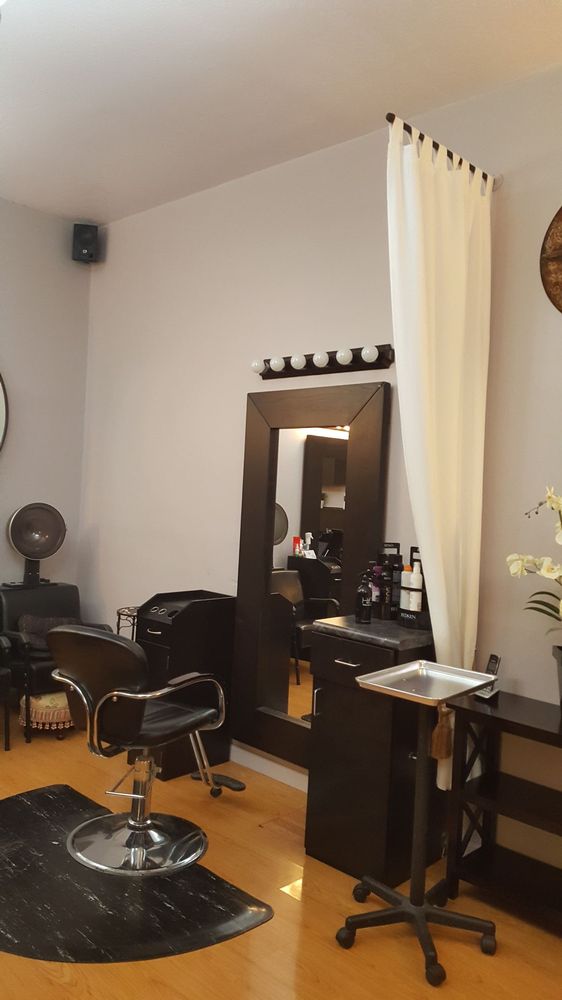 Personal Image Hair & Skin Care Logo
