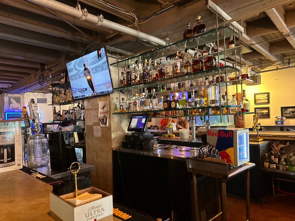 Beaches Bar & Grill