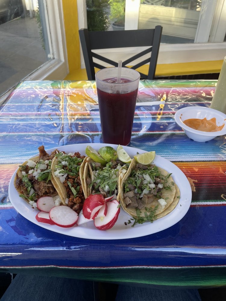 Taqueria los Compadres Mexican Food