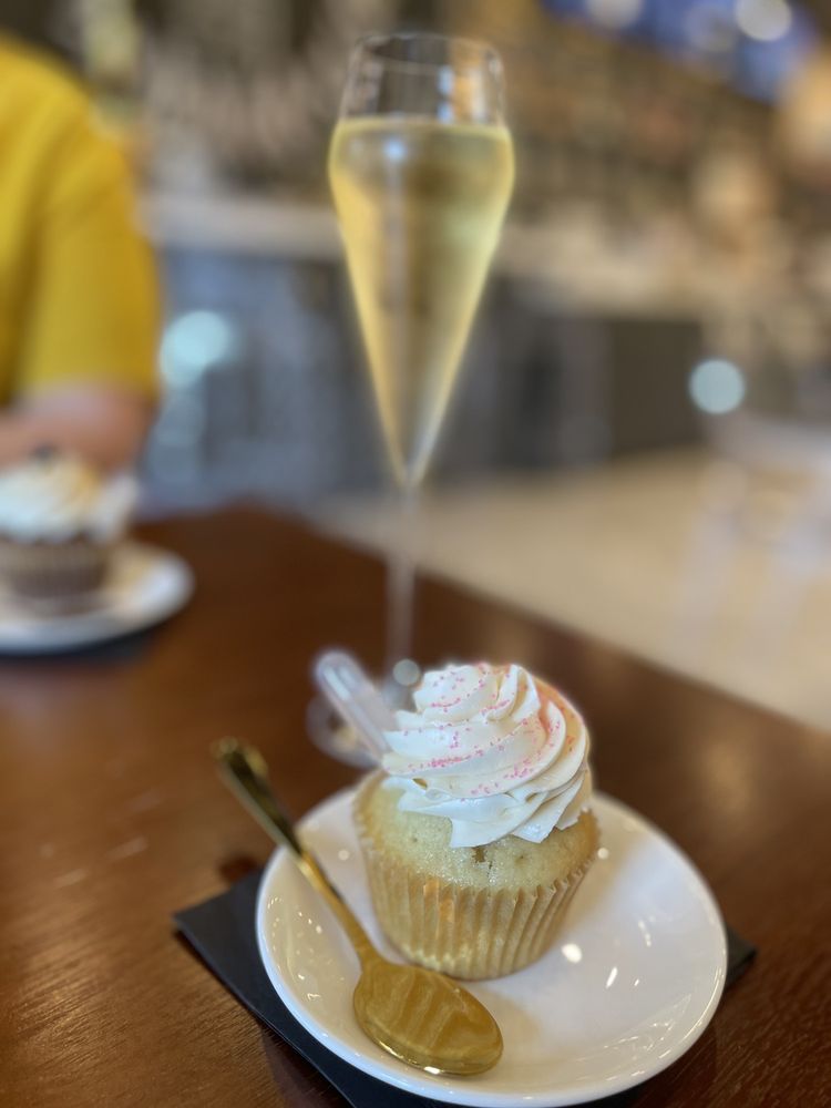 Cupcakes & Bubbles