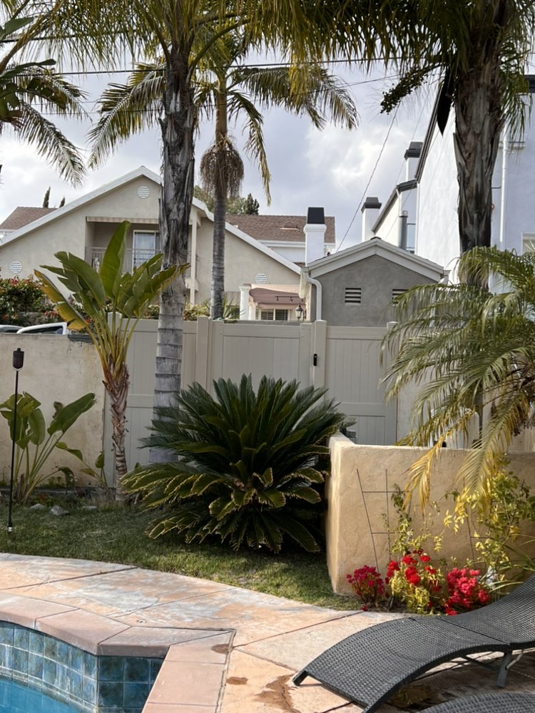 LA Vinyl Fencing