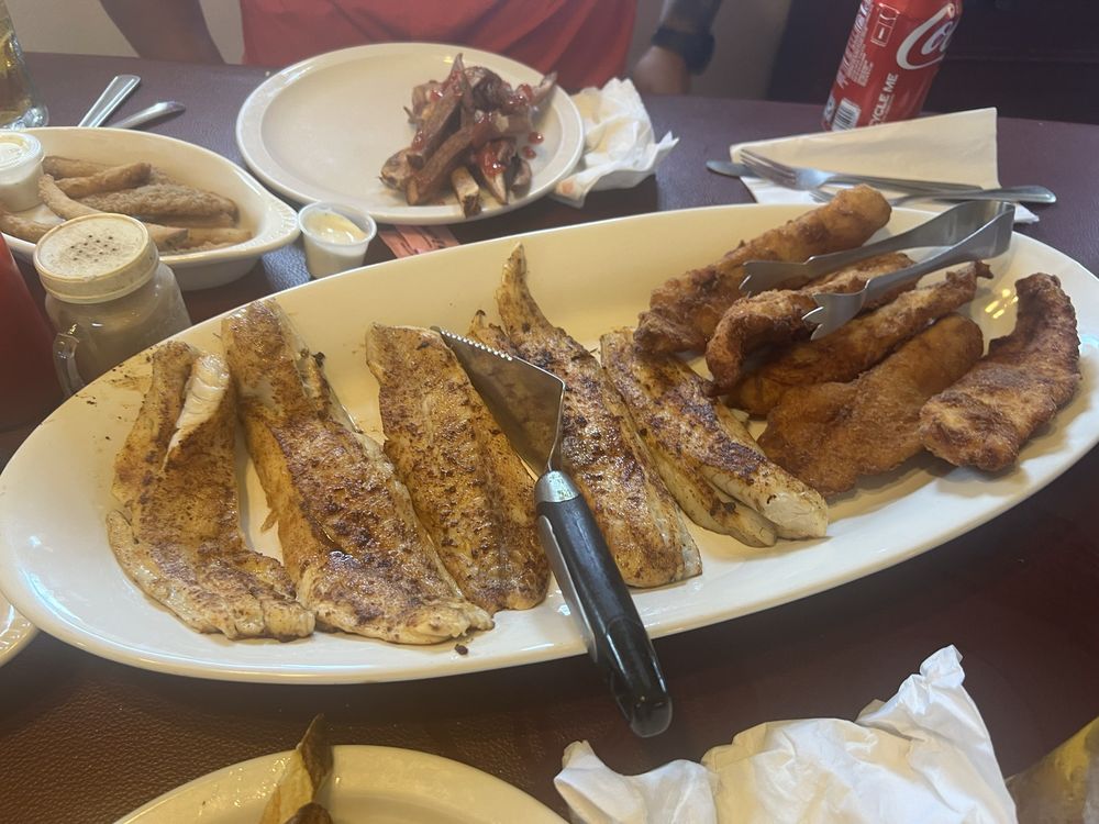 Windjammer Restaurant and Lounge