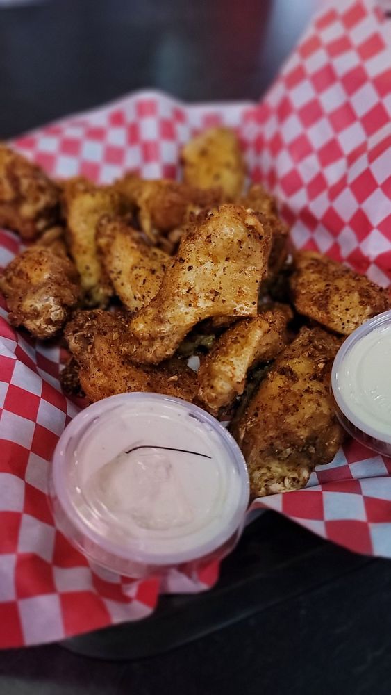 Woody's Sports Tavern & Grill