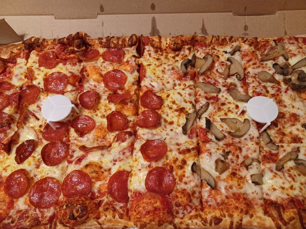 Fox's Pizza Den