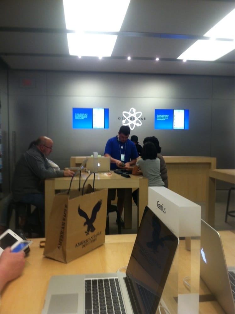 Apple Store - 32 Reviews - Computers - 7021 S Memorial Dr ...