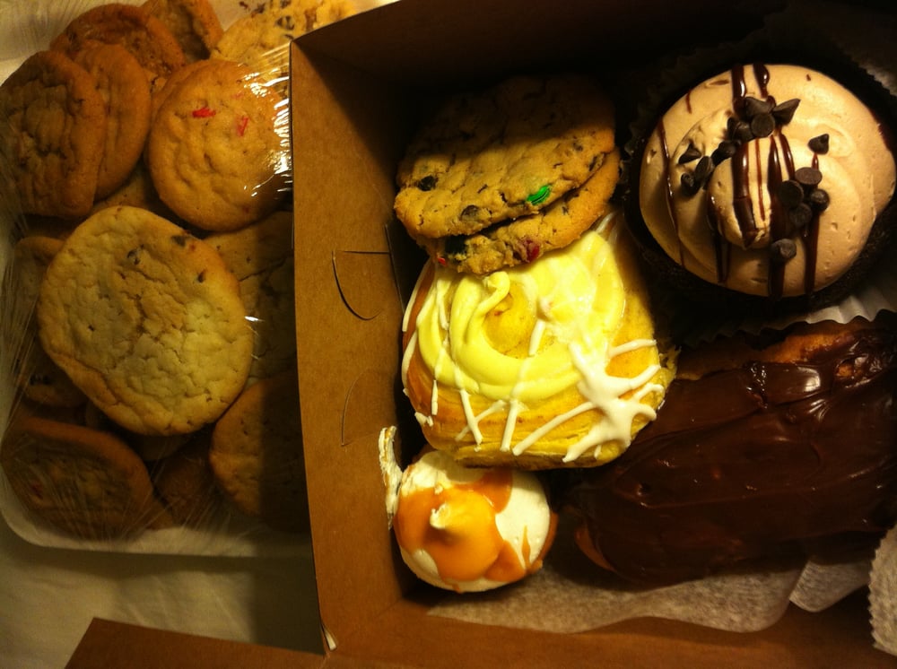 Simple Simon Bakery 15 Reviews Bakeries 218 E Wisconsin Ave