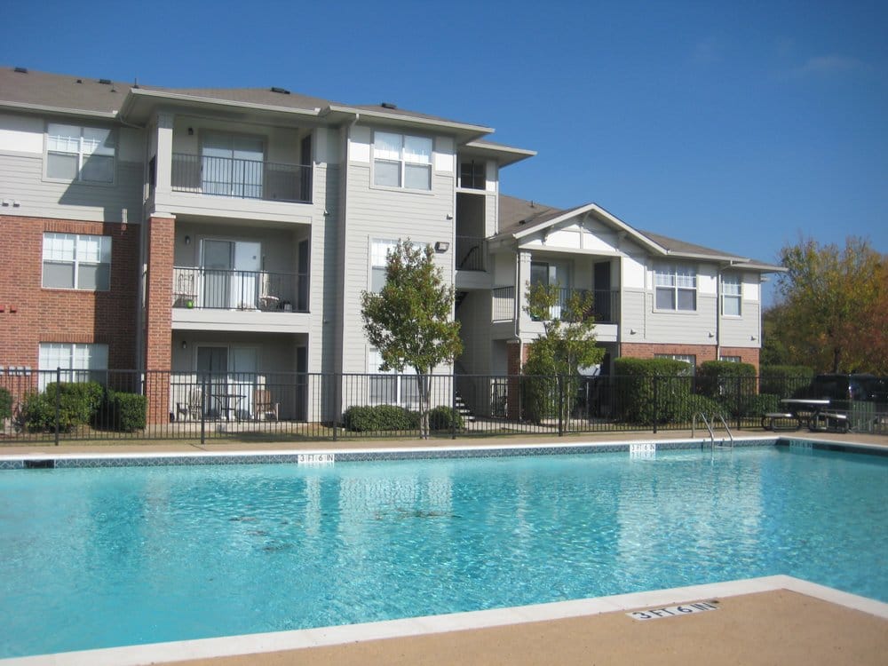 Flats At Five Mile Creek Get Quote Apartments 423 E Ledbetter Dr