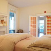 Woodard Properties 22 Photos 11 Reviews Apartments 224 14th The Leasing Team Photo Of Woodard Properties Charlottesville Va United States Comyn Hall Bedroom