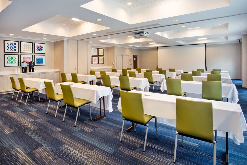 Holiday Inn Express & Suites Rochester Webster