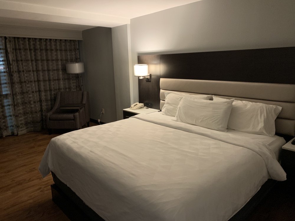 Holiday Inn & Suites Beaumont-Plaza
