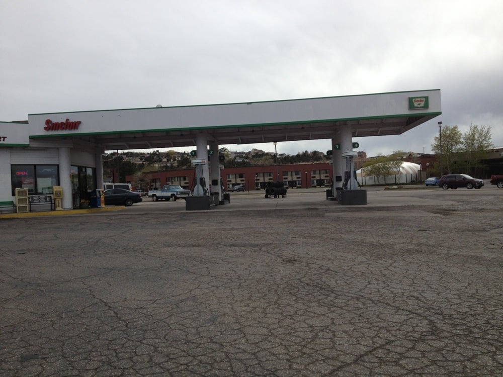 Freeway Sinclair & Tire Gas & Service Stations 1495 W 200 N, Cedar