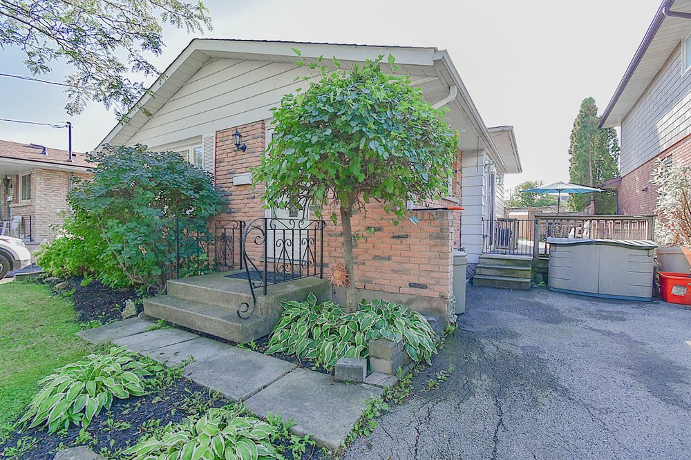 Alexandra Lake - Royal LePage NRC Realty
