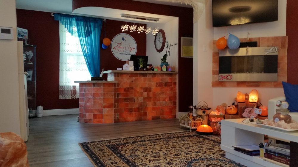 Lots Of Himalayan Salt Reception Desk Spa Has Air Full