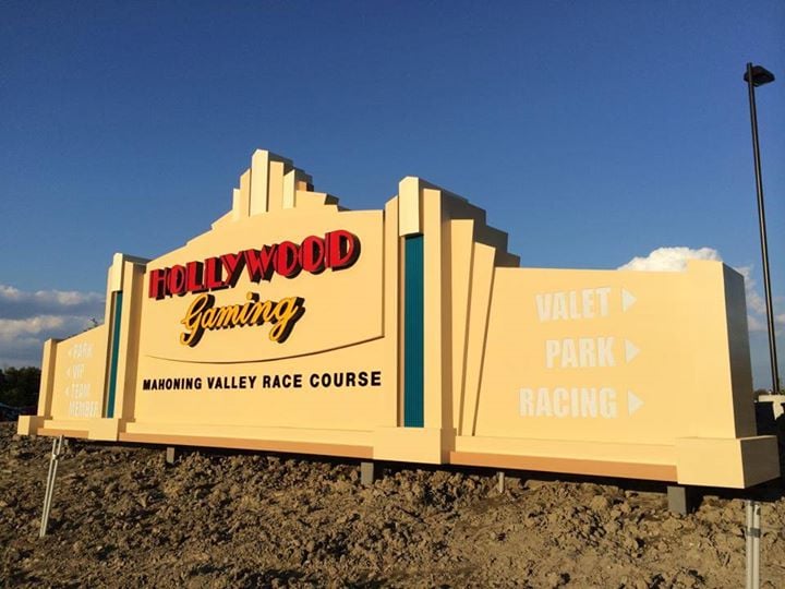 Hollywood Gaming at Mahoning Valley Race Course