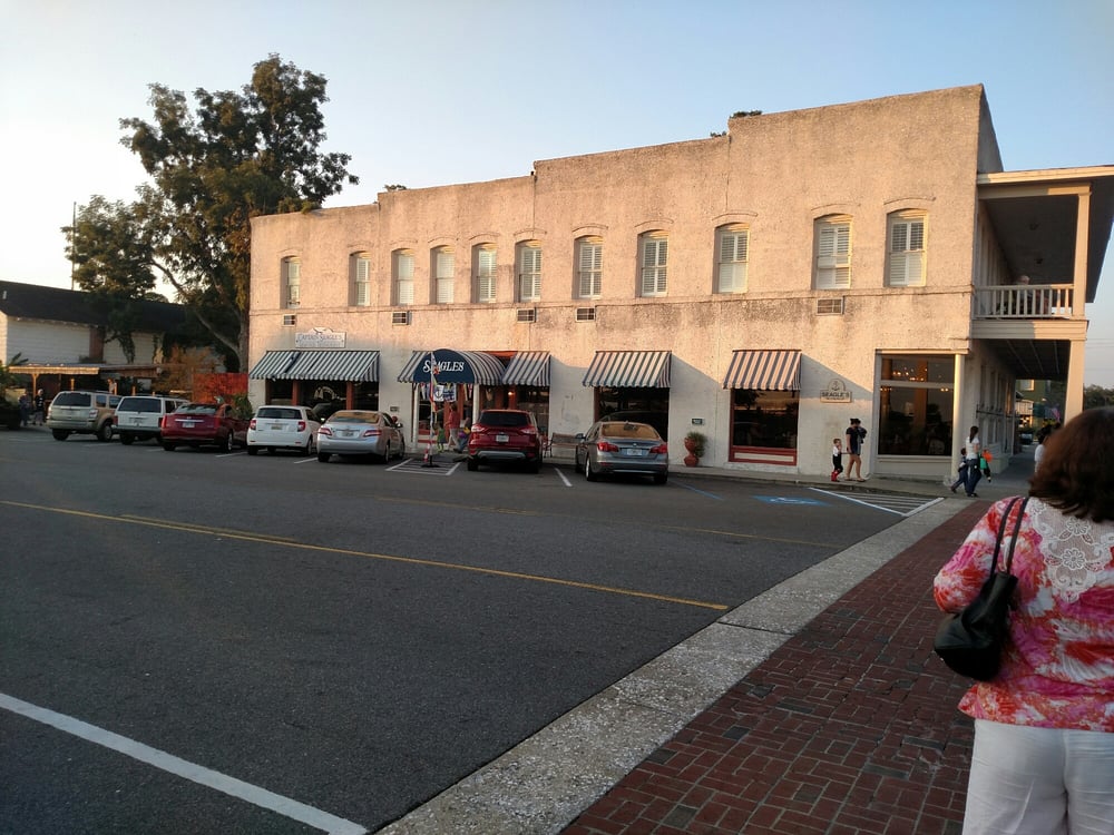 Captain Seagles Seafood Restaurant Hotels 100 West St. Marys Street