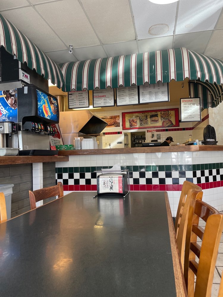 Me-n-Ed's Pizzeria