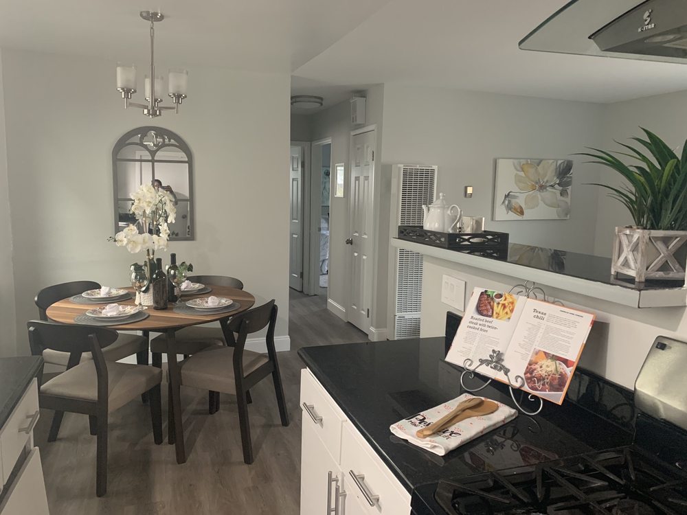 image of business Sparkling Home Staging and Design