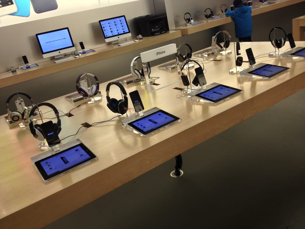Apple Store Computers 1485 Portage Avenue, Winnipeg, MB, Canada