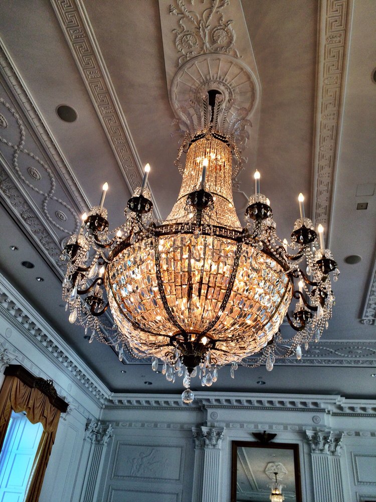 A Replica Of The Chandeliers In Ballroom Inside White House Photo Of Richard Nixon Presidential Library Museum Yorba Linda Ca United States