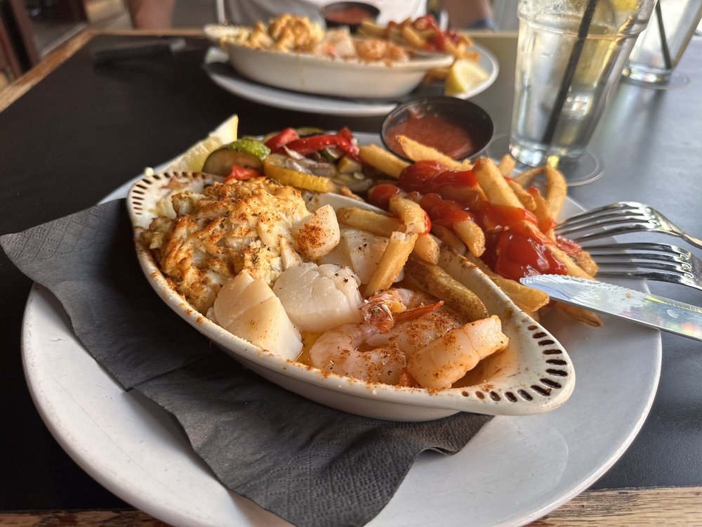 White Rose Bar and Grill