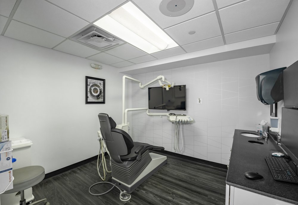 image of business Hampton Cosmetic & Implant Dentistry