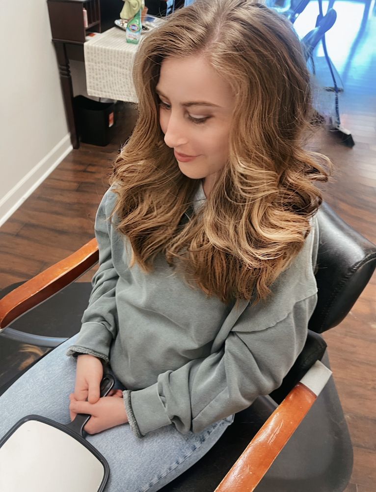 Hot Locks Salon & Co