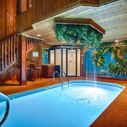 Sybaris 34 Photos 22 Reviews Hotels 600 Ogden Ave Downers Photo Of Sybaris Downers Grove Il United States Majestic Swimming Pool Suite
